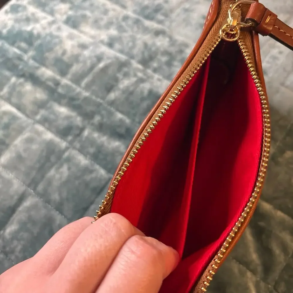 Dooney & Bourke classic versatile